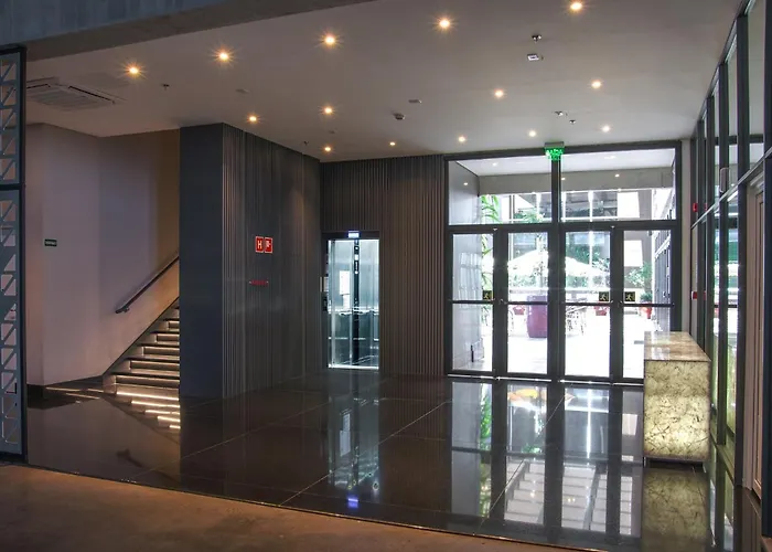 Holiday Inn Express - , Um Ihg