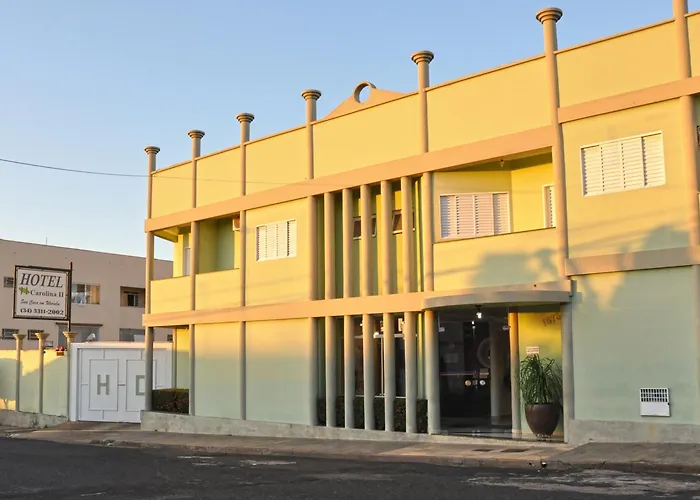 Carolina 2 - Próximo A Universidade De Uberaba Uniube - Ao Aeroporto Fórum De Uberaba - Hospital Mario Palmeirio Ao Hospital São Marcos E Hospital Regional
