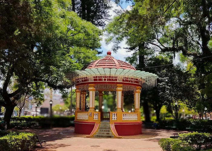 MOVA Hotel D'oeste - Localizado em frente a Praça Principal da Cidade, na área Central - Pé na Praça