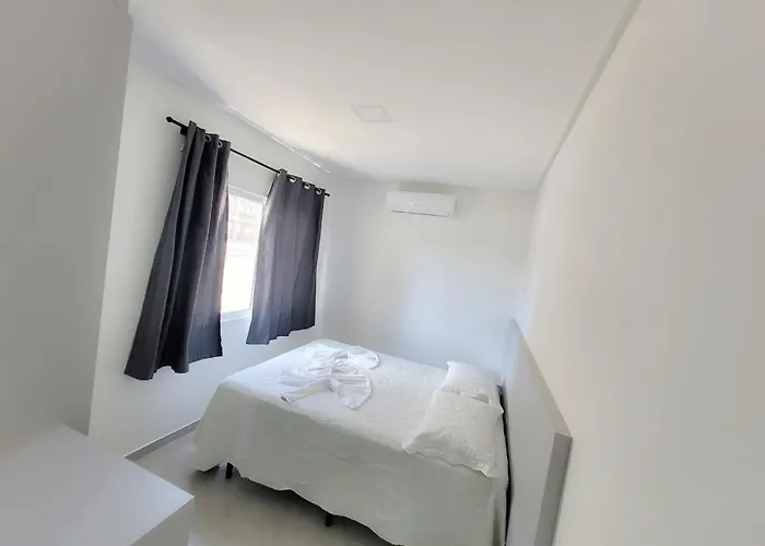 Hospeda Mariscal Flat Aparthotel Bombinhas, Brasil