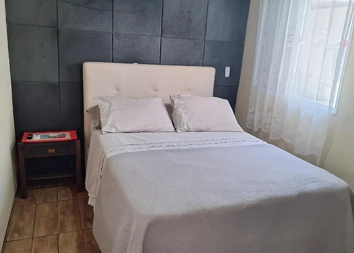 KITNET k1 em TORRES-RS - Na mais bela praia Gaúcha - 2 quartos - Frigobar - micro-ondas - banheiro - ar condicionado split - TV smart 32' - Wi-Fi - Anfitriã Superhost no BnB