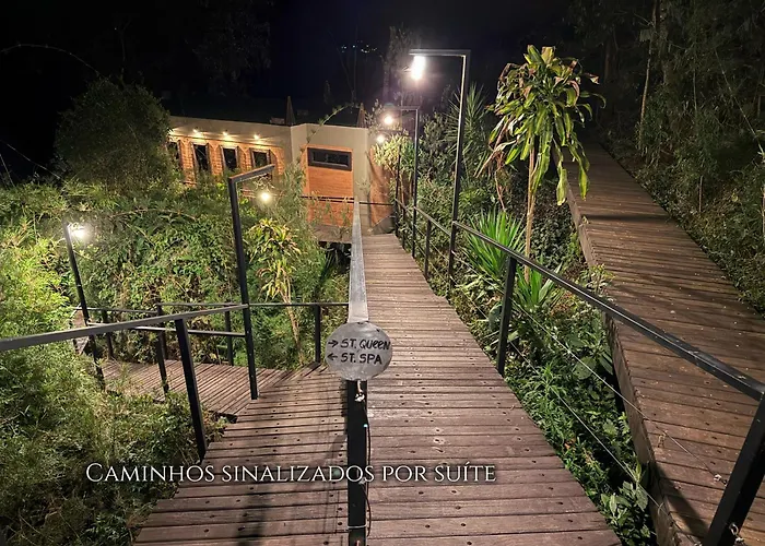 Casa Container 80 - Suítes privativas e sofisticadas integradas à natureza