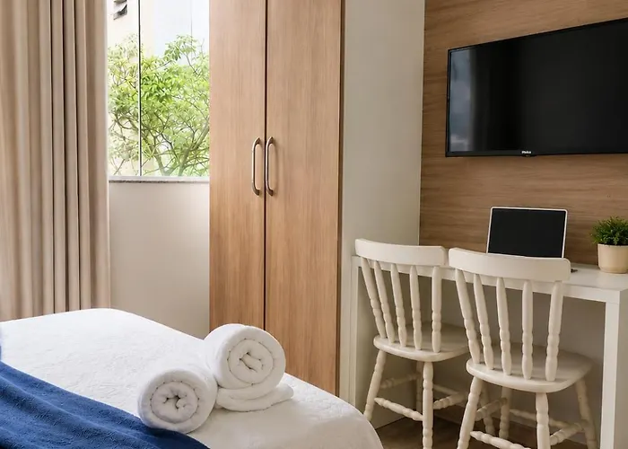 Flat Beverly Hills 101B