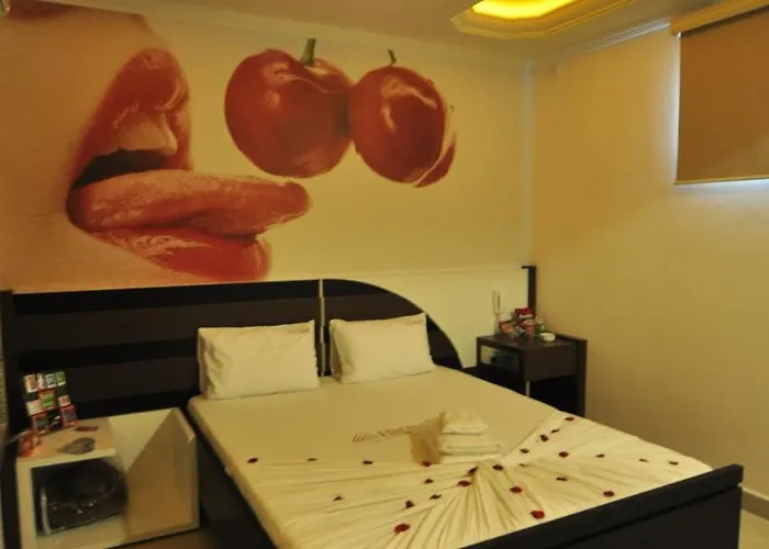 Enigma Motel / Hotel