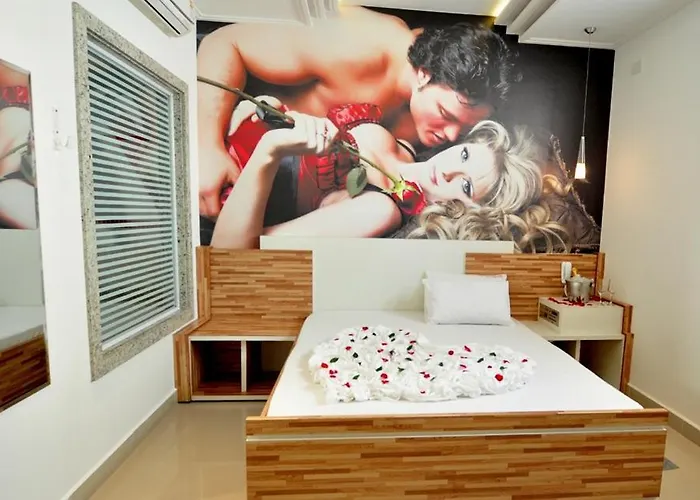 Enigma Motel / Hotel